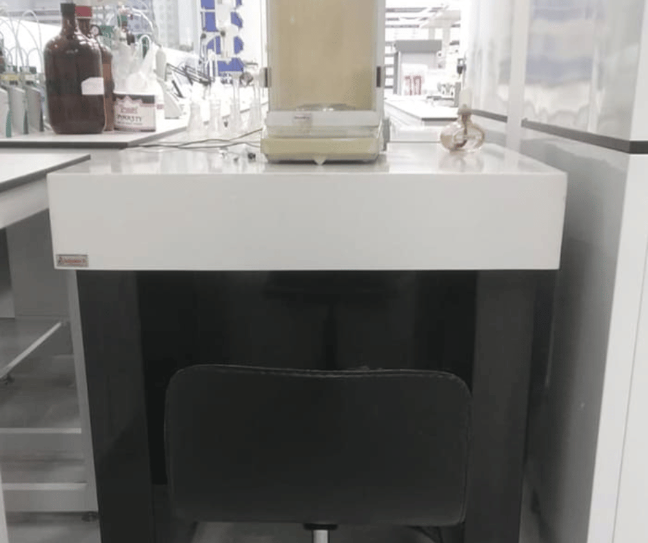 Meja Anti Vibrasi Laboratorium di ruang uji